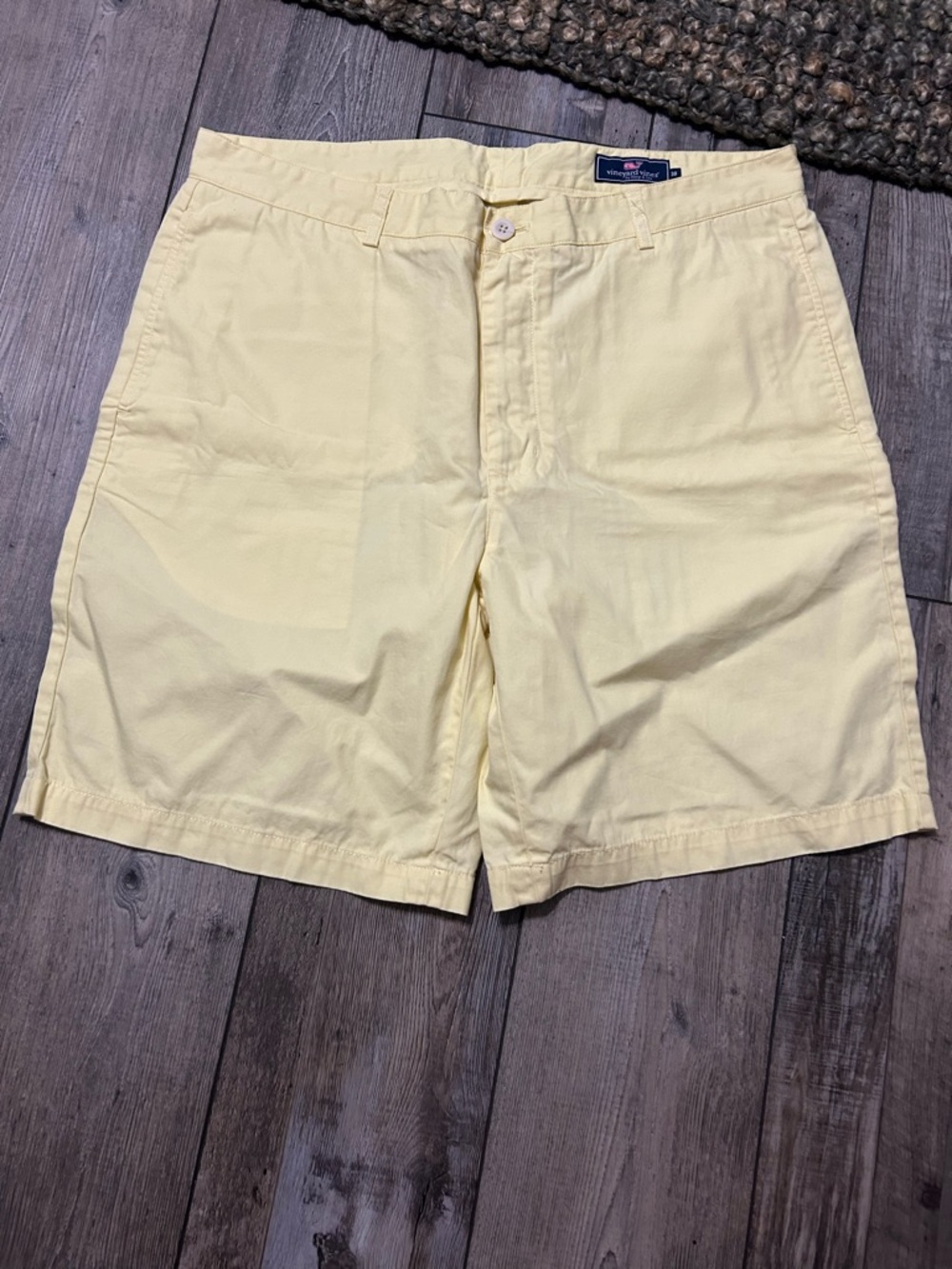 Vineyard Vines Pale Yellow Men's Flat-Front 💯 Cotton Shorts size 38